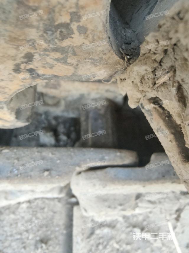 右驅(qū)動(dòng)輪（行走機(jī)構(gòu)）