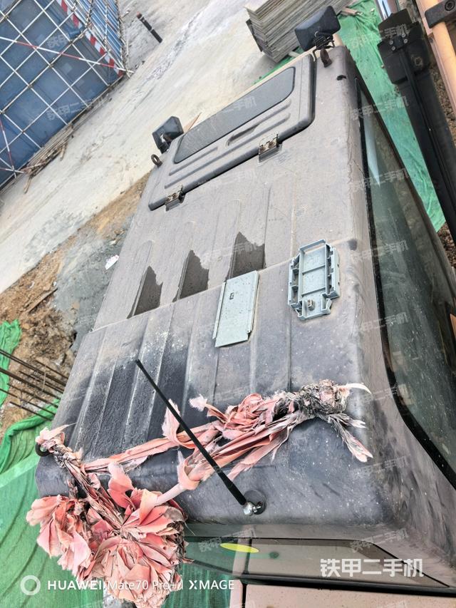 駕駛室頂部（整機外觀）