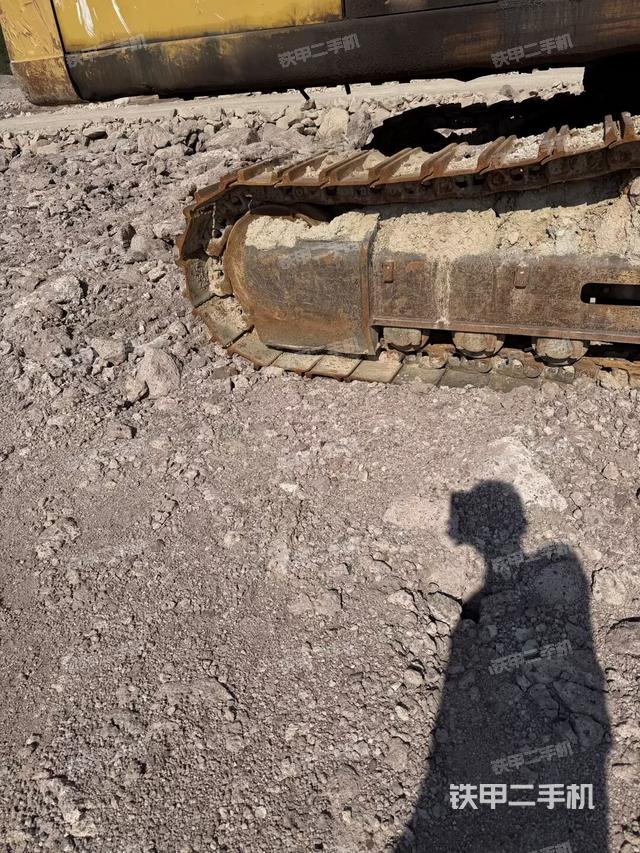 右驅(qū)動輪（行走機構(gòu)）