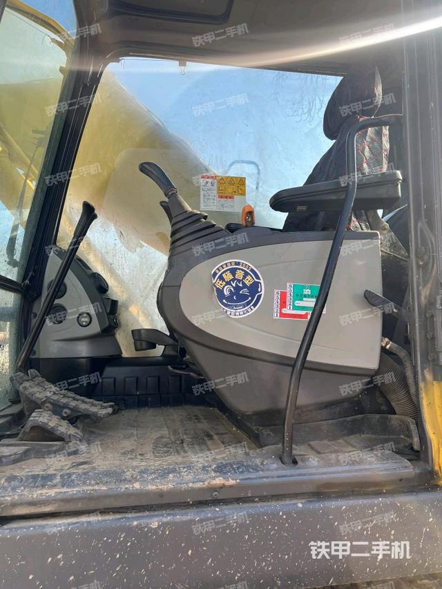 駕駛室整體（整機(jī)外觀）