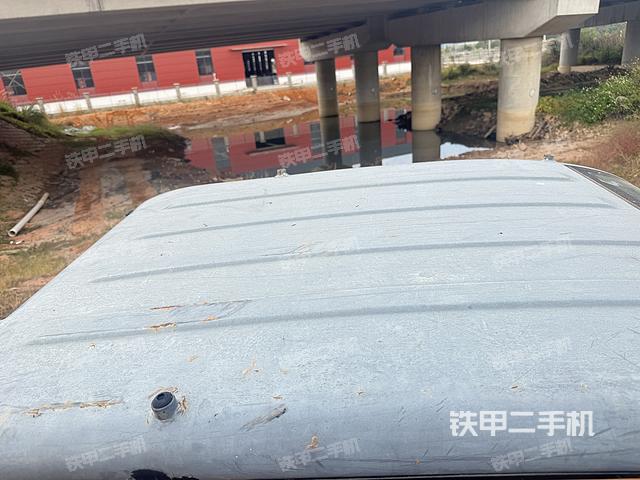 驾驶室顶部（整机外观）