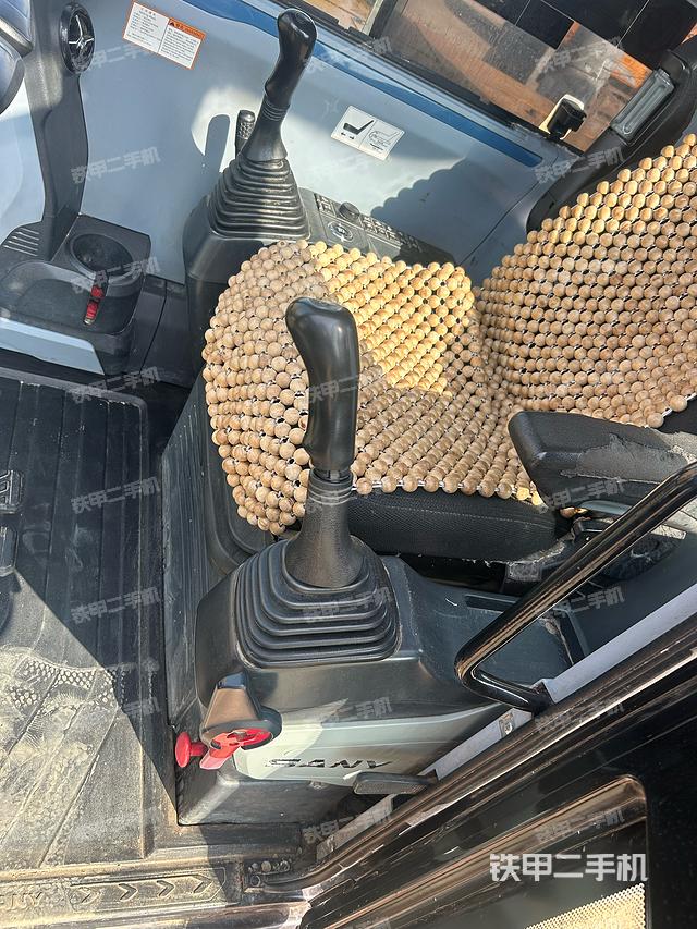 駕駛室整體（整機外觀）