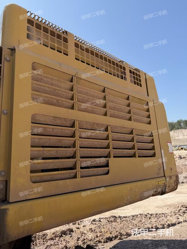 左側(cè)履帶整體?（行走機構(gòu)）