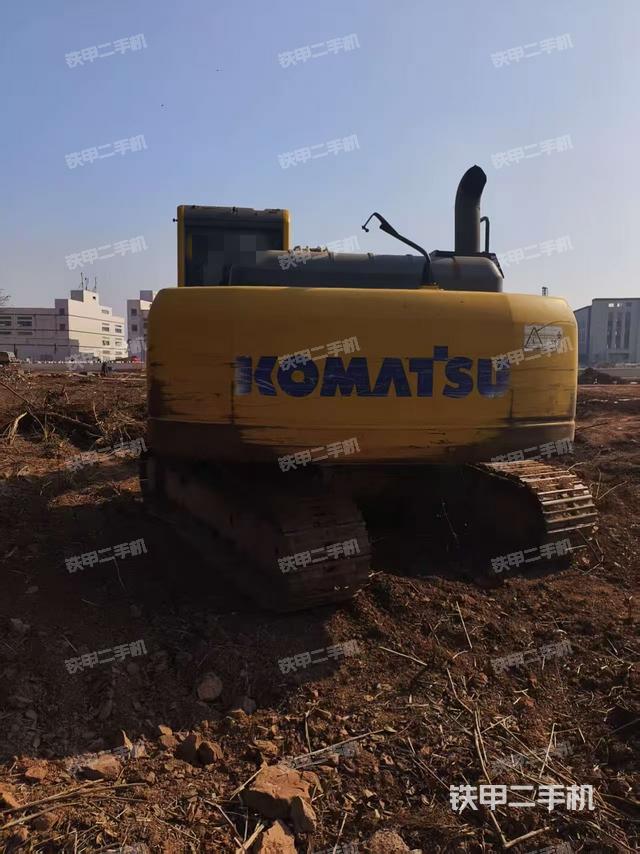 液压泵舱室正面整体（整机外观）