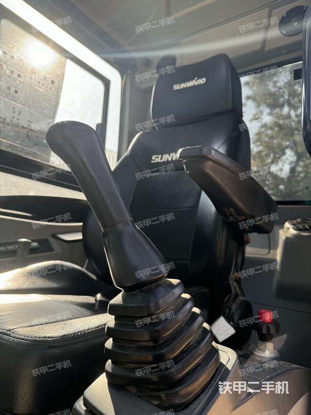 驾驶室整体（整机外观）