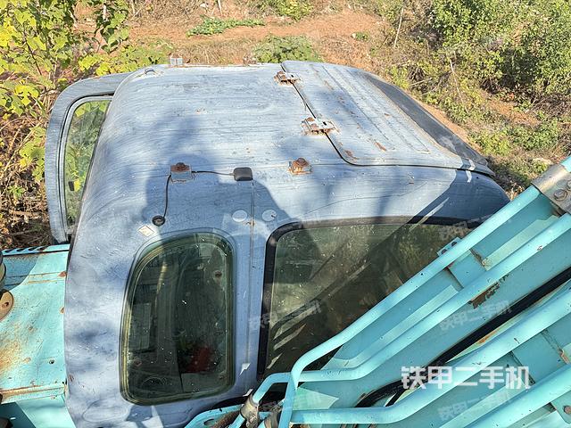 驾驶室顶部（整机外观）