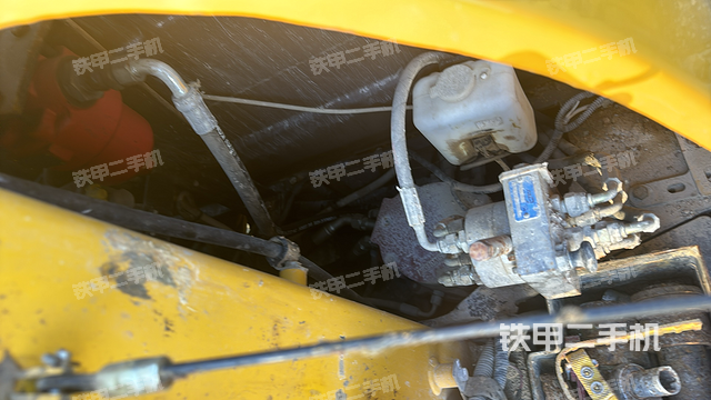 回转马达和主控阀（整机外观）