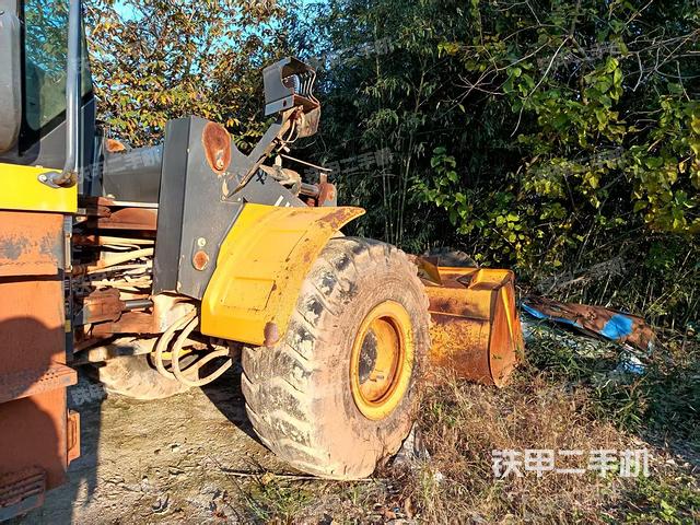 发动机右侧（整机外观及大件）