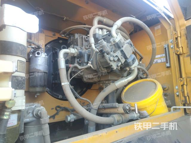 液壓泵艙室正面整體（整機(jī)外觀）