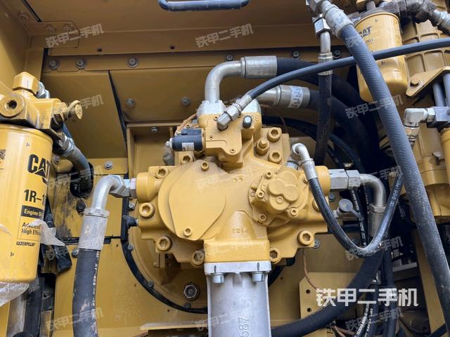 液壓泵艙室正面整體（整機(jī)外觀）