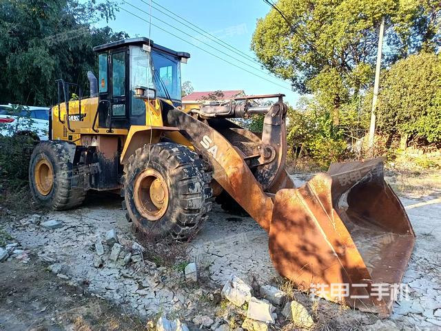 發(fā)動(dòng)機(jī)右側(cè)（整機(jī)外觀及大件）