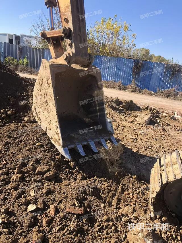 駕駛室頂部（整機外觀）