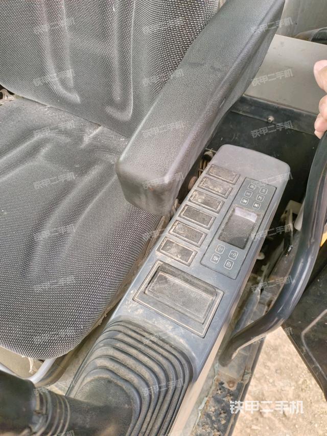 座椅左側控制臺/音響/含左手柄（駕駛室部分）