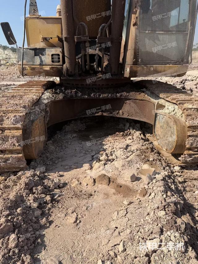 大臂油缸整體?豎拍（工作和回轉(zhuǎn)裝置）