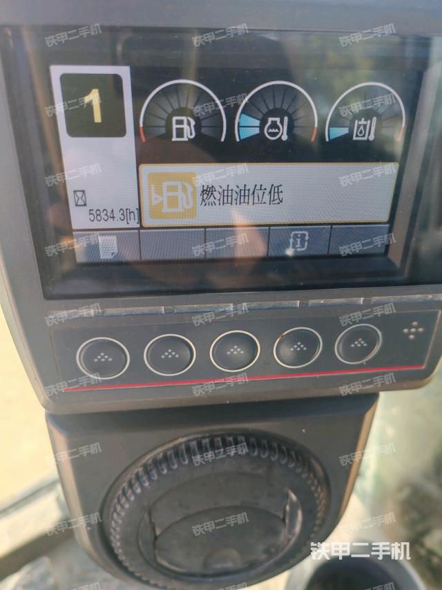 驾驶室顶部（整机外观）