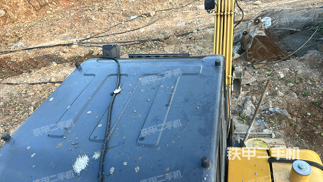 驾驶室顶部（整机外观）