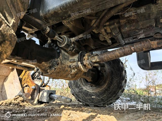 回转马达和主控阀（整机外观）