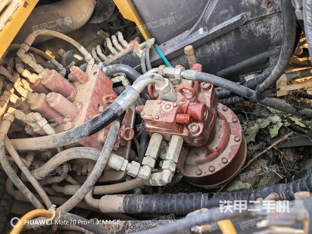 回转马达和主控阀（整机外观）