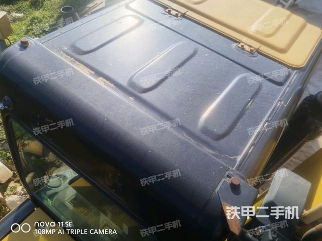 駕駛室頂部（整機外觀）