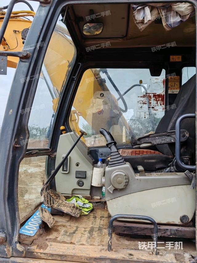 駕駛室整體（整機(jī)外觀）