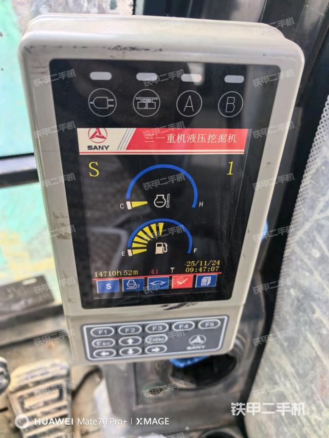 駕駛室整體（整機外觀）