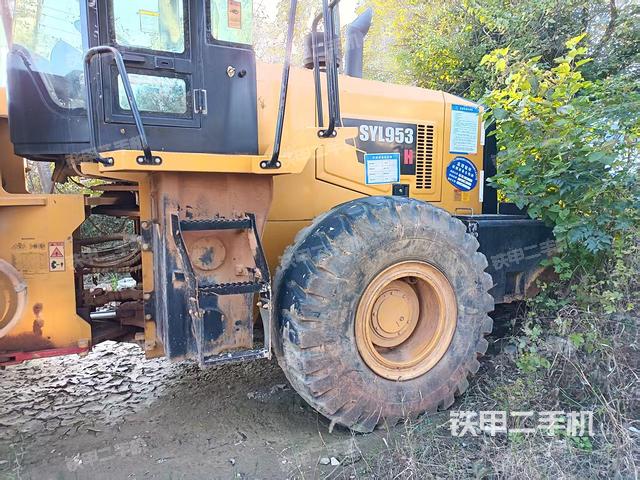 發(fā)動(dòng)機(jī)左側(cè)（整機(jī)外觀及大件）