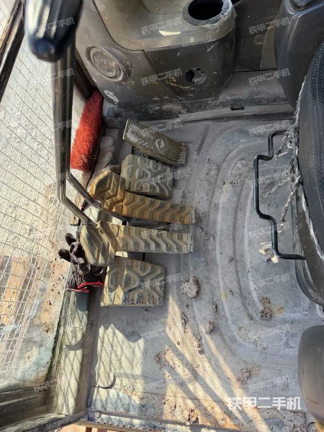 座椅左側(cè)控制臺/音響/含左手柄（駕駛室部分）