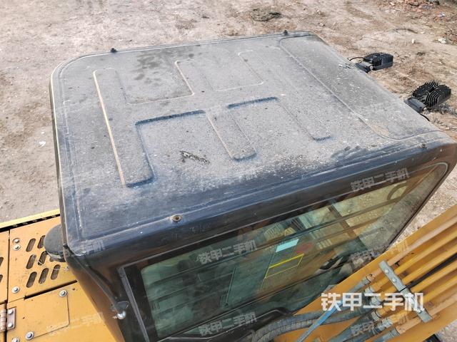 駕駛室頂部（整機外觀）