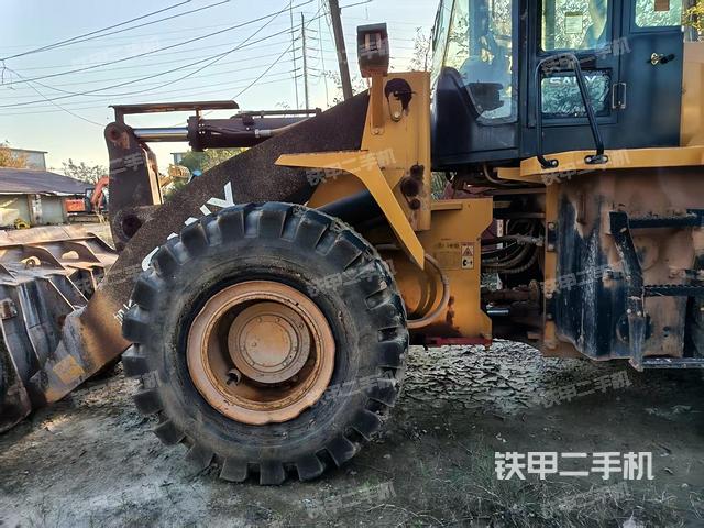 駕駛室工作臺(tái)（整機(jī)外觀及大件）