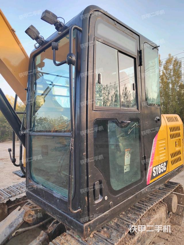 駕駛室整體（整機外觀）