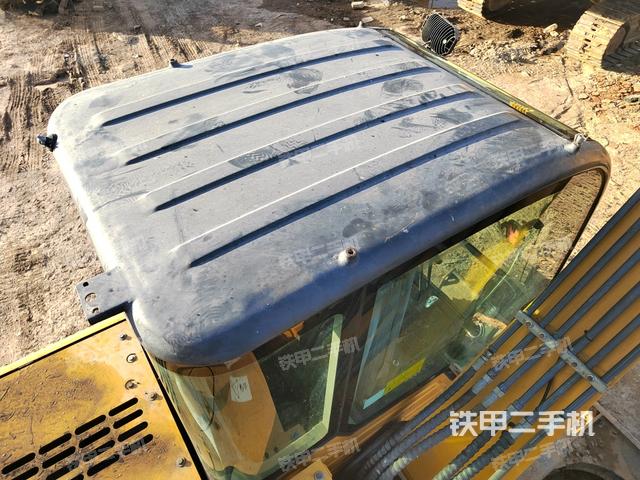 駕駛室頂部（整機外觀）