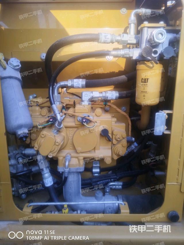 液壓泵艙室正面整體（整機(jī)外觀）