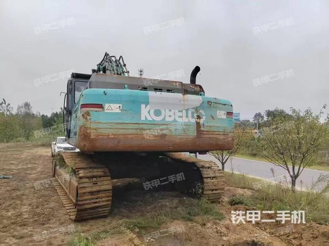 駕駛室頂部（整機外觀）