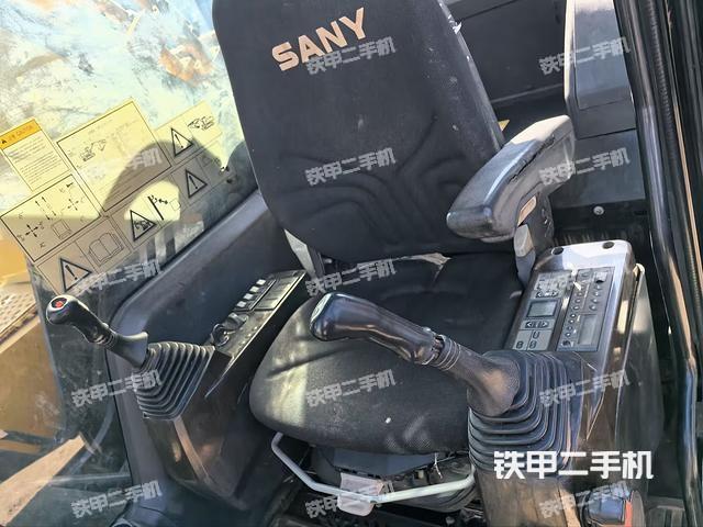 座椅左侧控制台/音响/含左手柄（驾驶室部分）