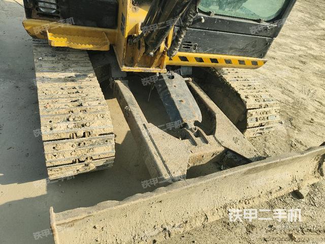 轉(zhuǎn)盤(pán)和下車(chē)架正前（工作和回轉(zhuǎn)裝置）