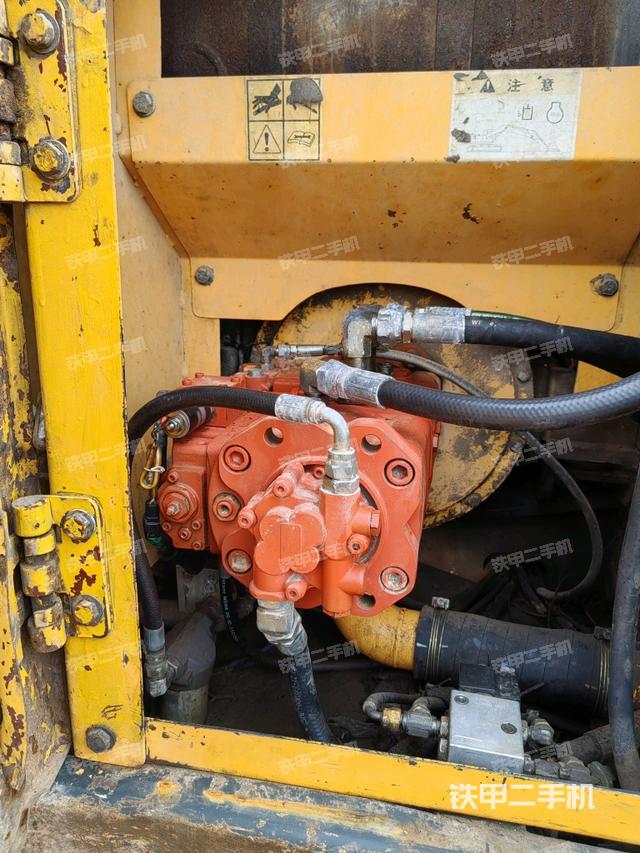 液壓泵艙室正面整體（整機(jī)外觀）