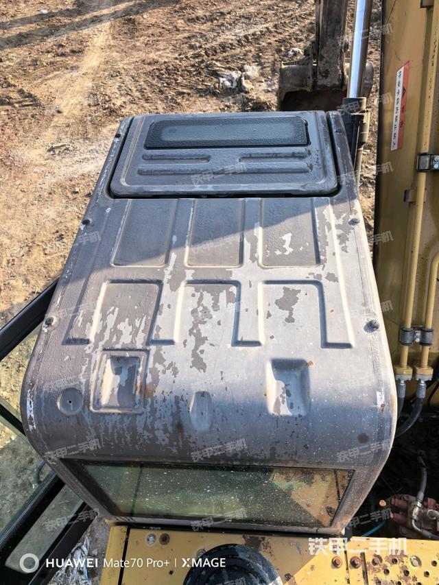 驾驶室顶部（整机外观）