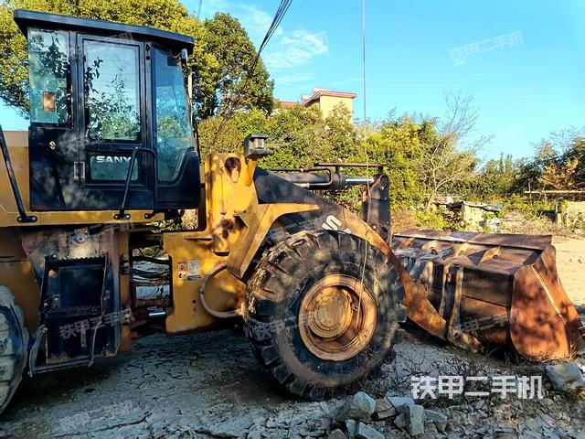 駕駛室操作臺(tái)（整機(jī)外觀及大件）