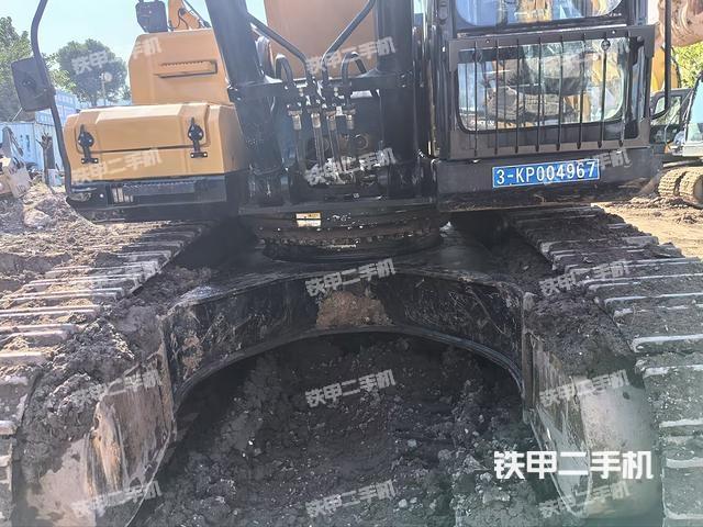 大臂油缸整体 竖拍（工作和回转装置）