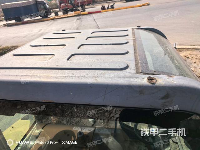 驾驶室顶部（整机外观）