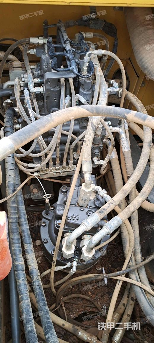 回轉馬達和主控閥（整機外觀）