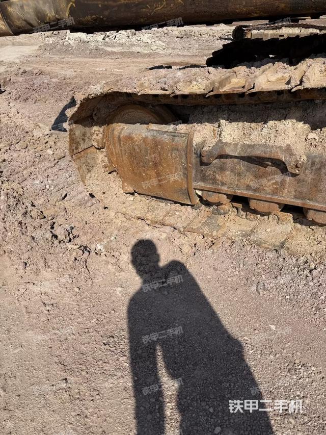 右驅(qū)動輪（行走機構(gòu)）