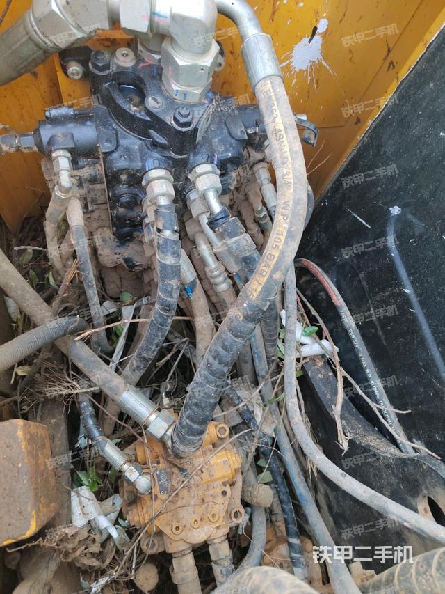 回轉(zhuǎn)馬達和主控閥（整機外觀）