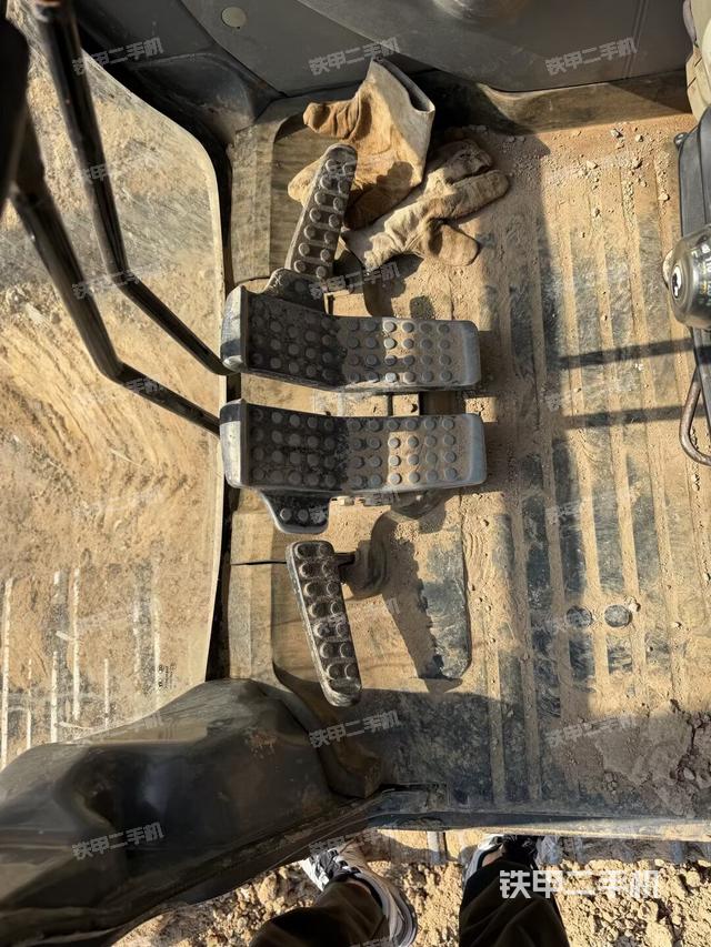 后窗玻璃角標（駕駛室部分）