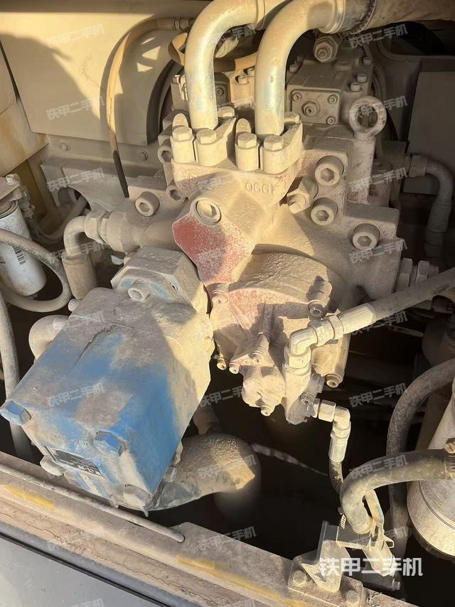 液壓泵艙室正面整體（整機(jī)外觀）