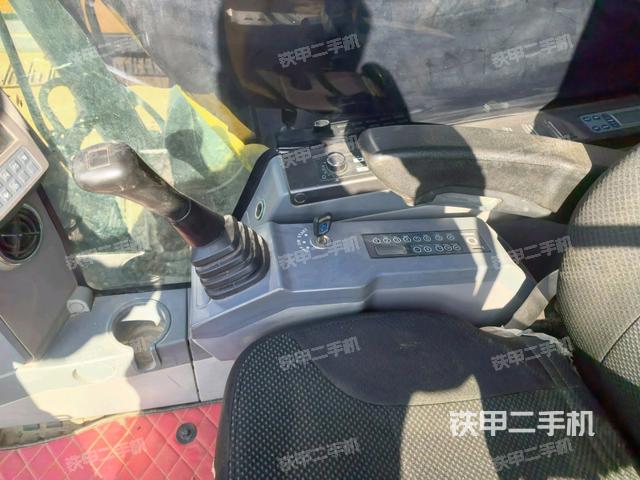 座椅右側(cè)控制臺(tái)/鑰匙門/油門/含右手柄（駕駛室部分）