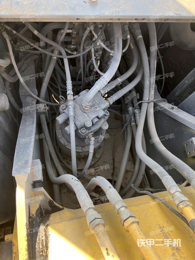 回轉(zhuǎn)馬達(dá)和主控閥（整機(jī)外觀）