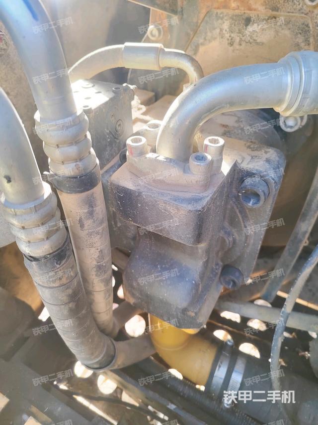 液壓泵艙室正面整體（整機(jī)外觀）