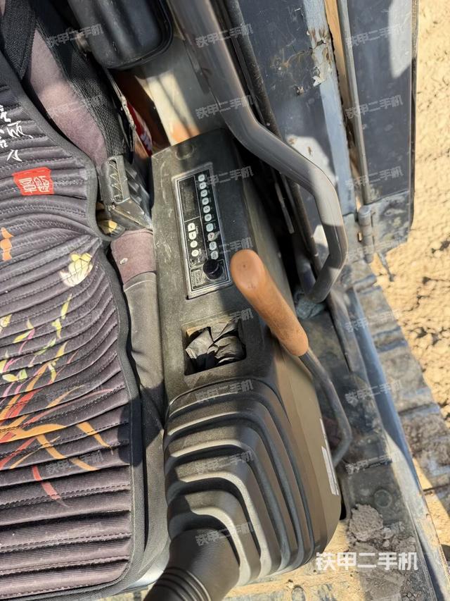 座椅左側控制臺/音響/含左手柄（駕駛室部分）