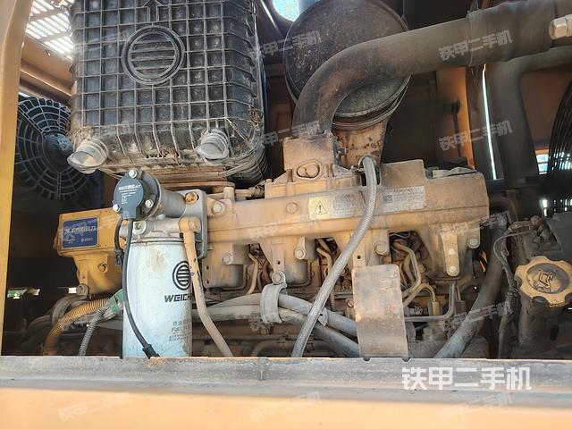 發(fā)動機右側(cè)（整機外觀及大件）